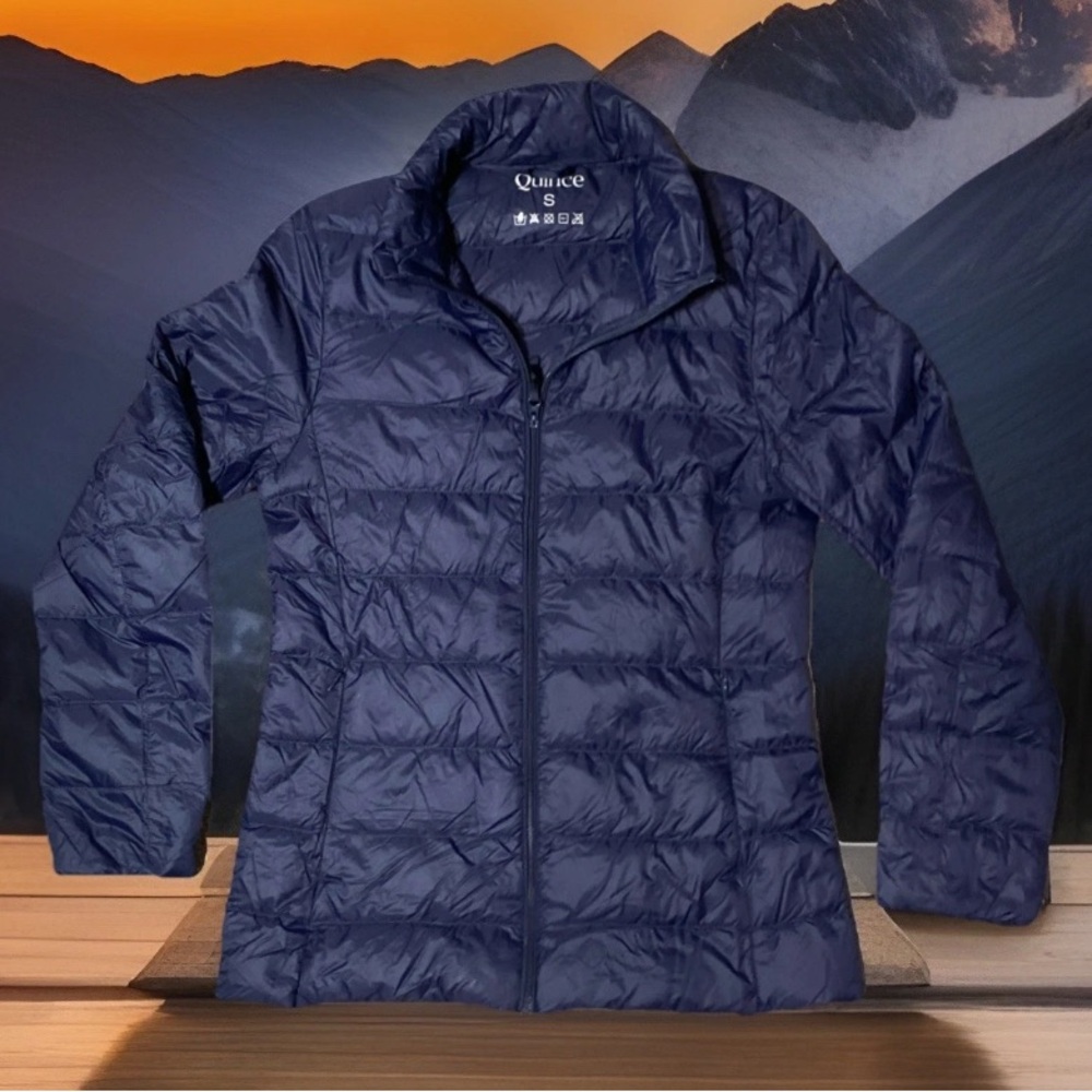 Quince Navy Down Filled Packable Women’s  Puffer Jacket  Size: Small - Picture 9 of 9